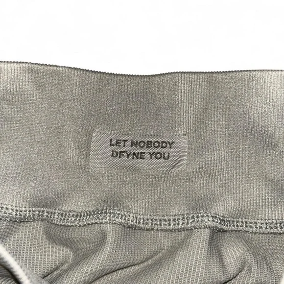 DFYNE 
Contour Seamless Leggings in grey
Size small - Picture 4 of 6